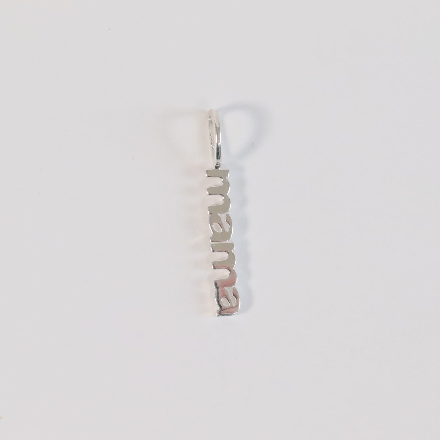 'Mama' Script Vertical Charm