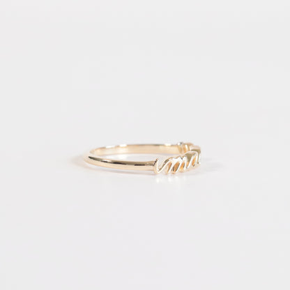 'Mama' Script Ring