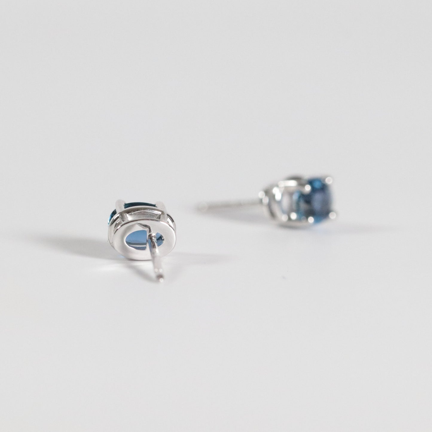 Oval Yogo Sapphire Studs