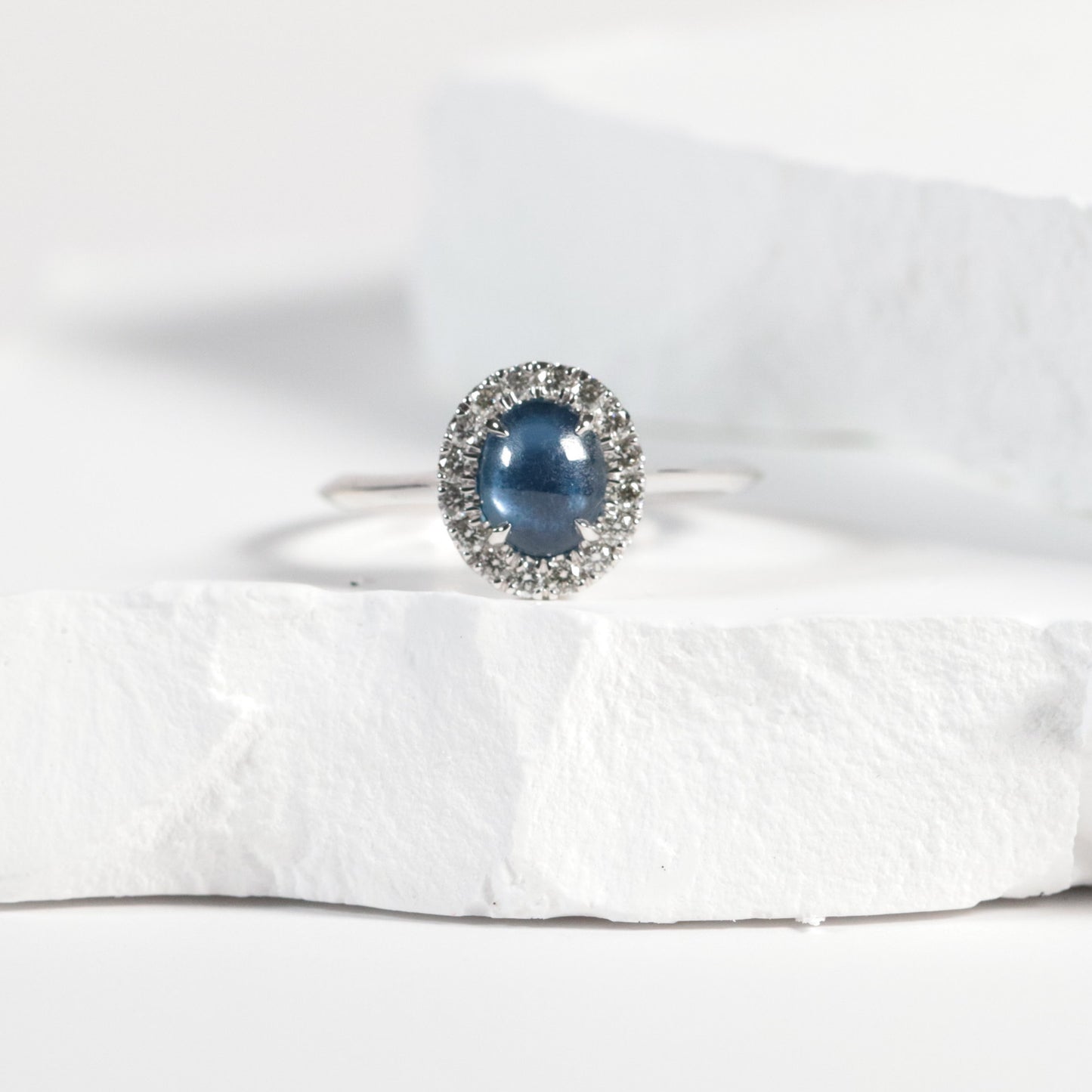 'Lune' Yogo Sapphire Ring - KE Design